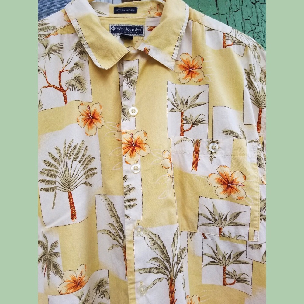 Vintage 90s Men’s WEEKENDER Hawaiian Hibiscus Print Buttondown Shirt